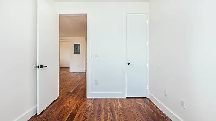 Rented by Nooklyn NYC LLC | media 102