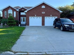 1081 Monarch Meadows Dr, Windsor, ON N8L0V7