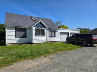 105 5th St SE, Bandon, OR 97411