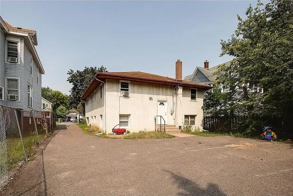Building Photo - 914 Burr St #4