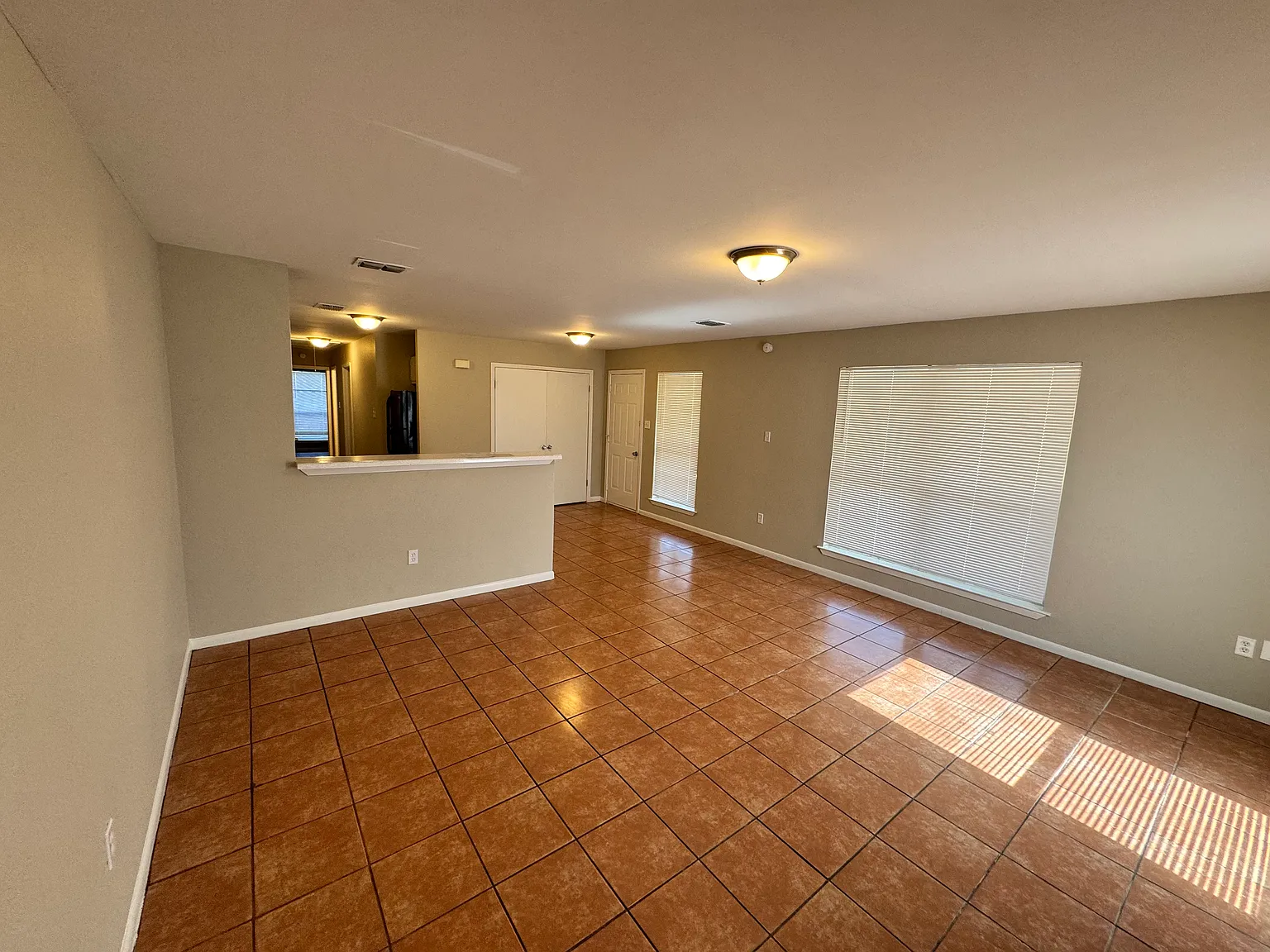 2 bed, 1100 sqft, $1,195 — Photo 2
