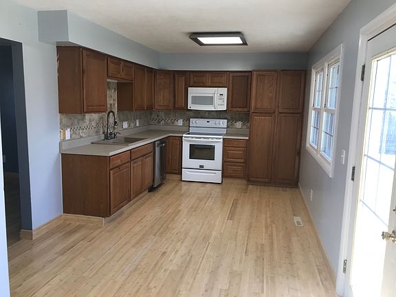 KITCHEN (GARAGE ENTRANCE)