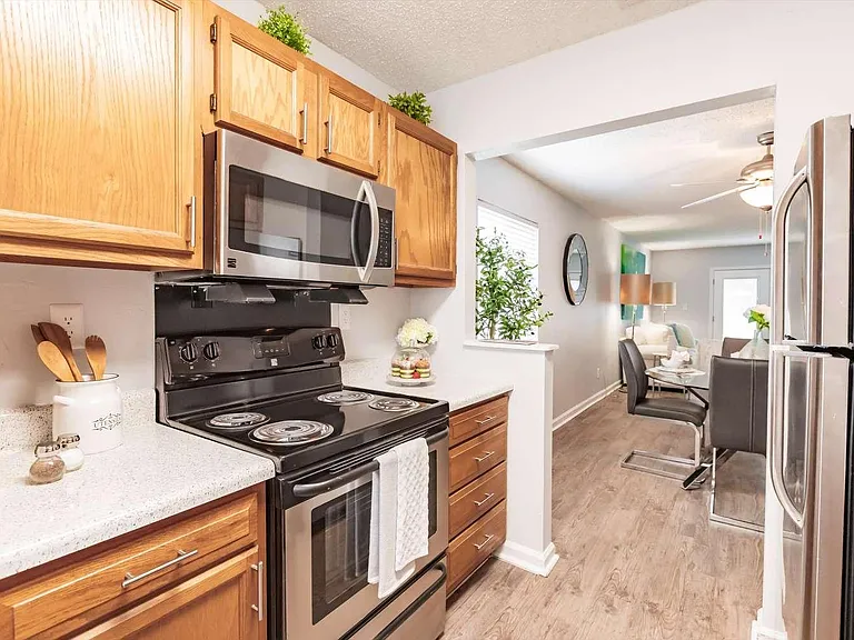 Cypress Winds Apartment Homes — Photo 11