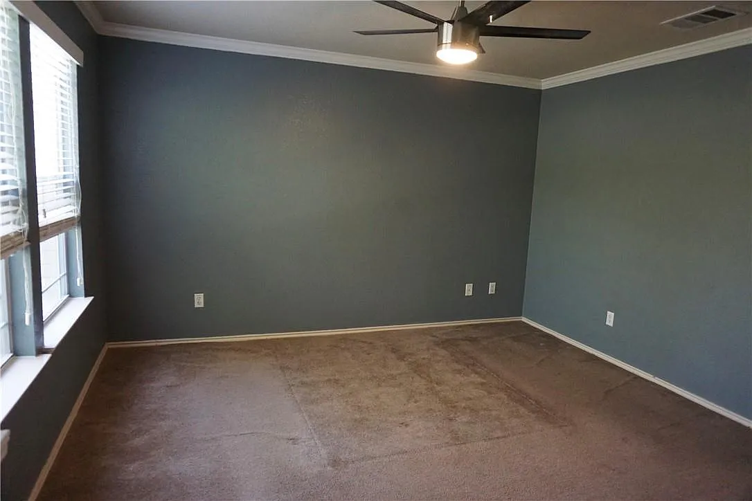 3 bed, 2.5 bath, 1496 sqft, $2,100 — Photo 4