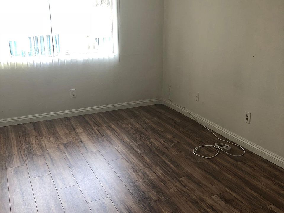 2nd image of 7233 Loma Verde Ave APT 210