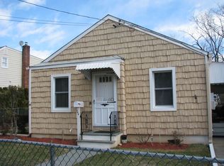 136 Carle Rd, Westbury, NY 11590