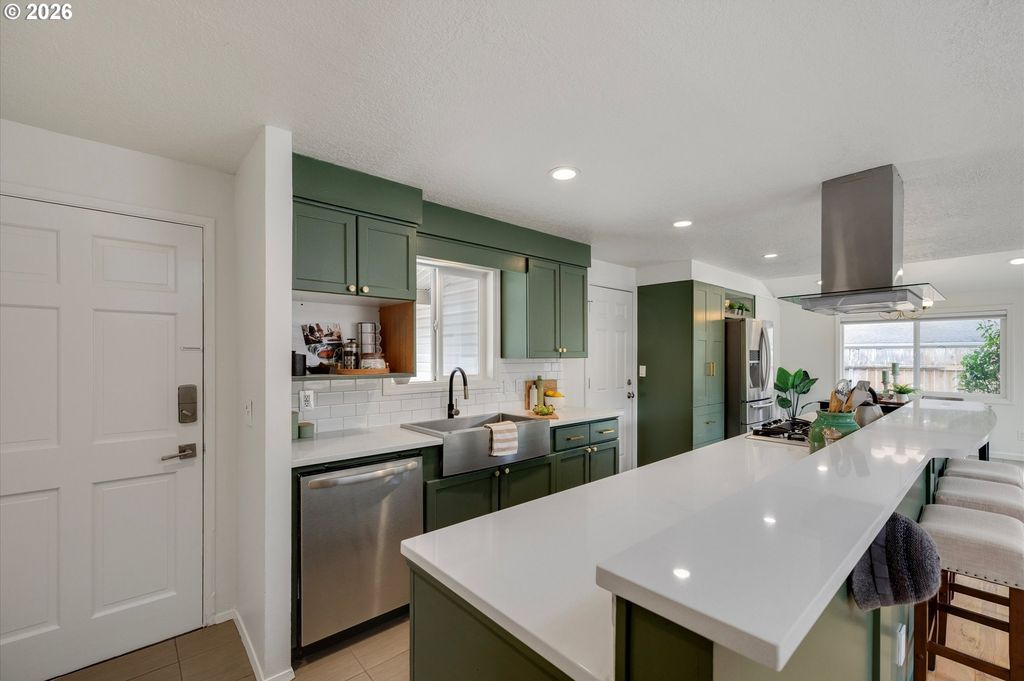 12450 SW Bell Ct, Tigard, OR - View 6