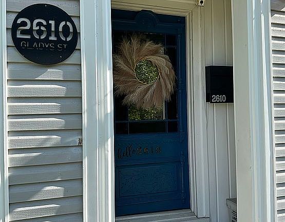 2nd image of 2610 Gladys Ave