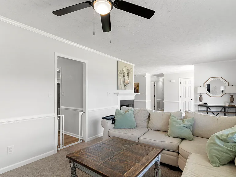 4531 Mobius Rd — Photo 3