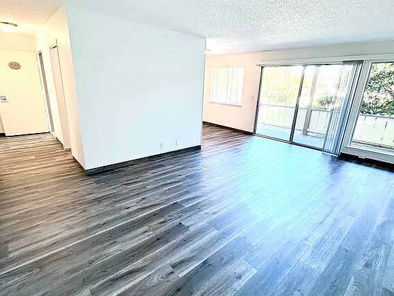 2nd image of 16 S Knoll Rd APT 126