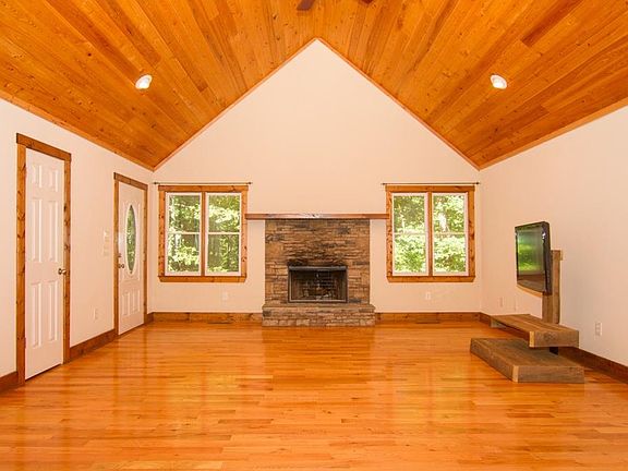 5th image of 95 Sarah Ann Ln