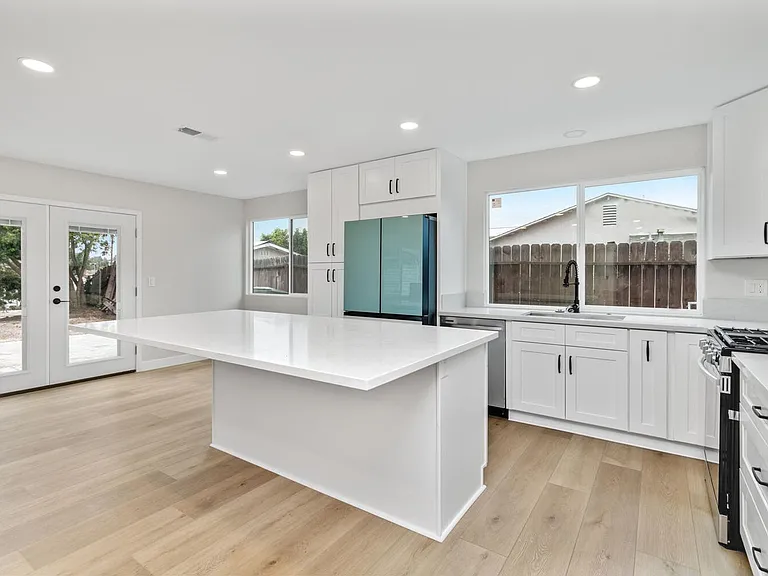 1460 Heidi Cir — Photo 9