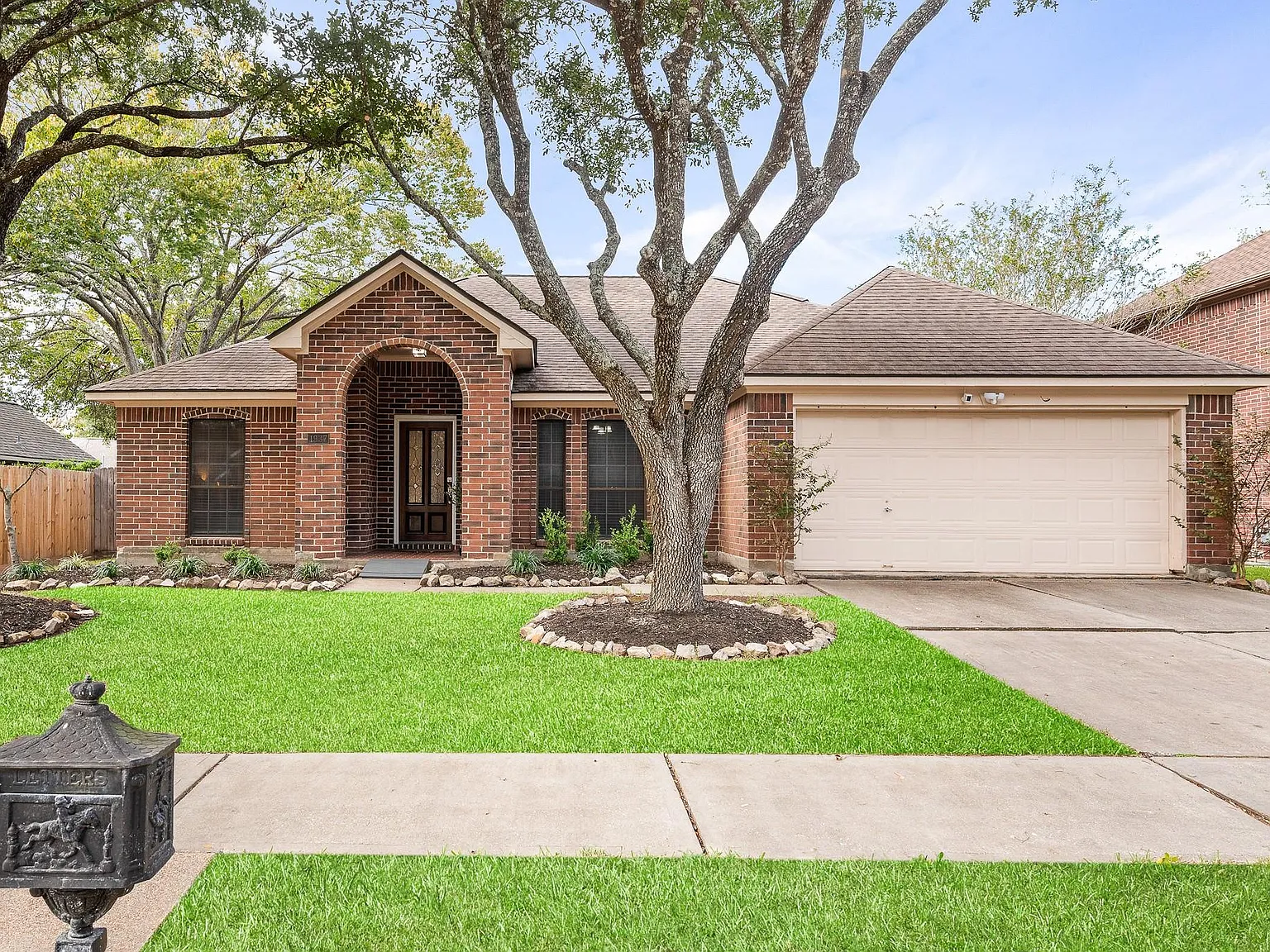 3 bed, 2.0 bath, 1995 sqft, $2,450 — Photo 1