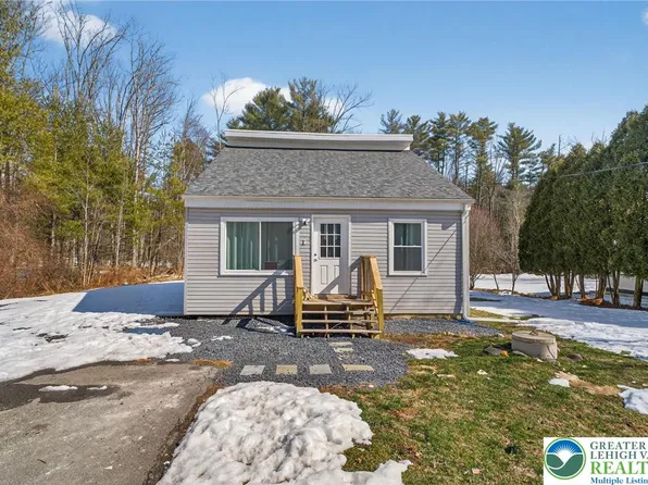 3084 Pleasant View Dr, Kunkletown, PA 18058