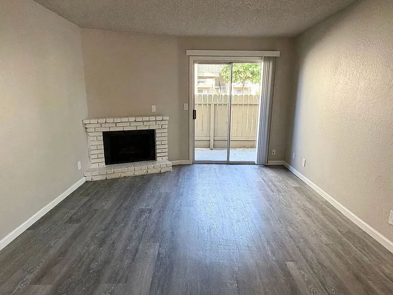 Merit Manor Apartments — Photo 12