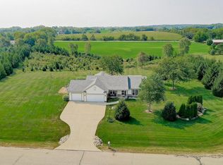 33311 Cayuga Way, East Troy, WI 53120