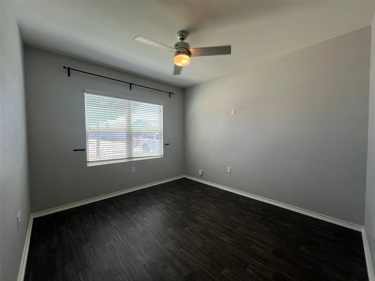 5 bed, 3.0 bath, 2722 sqft, $2,295 — Photo 3