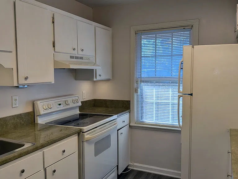 510 Basswood Ave #4 — Photo 7
