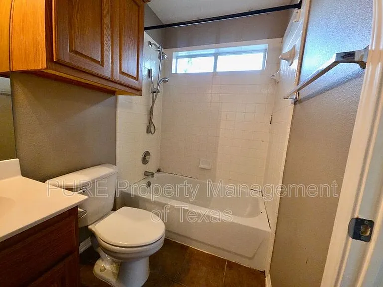 1103 Seton Hall Ln — Photo 26