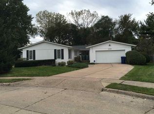2908 Woodland Ct, Davenport, IA 52803