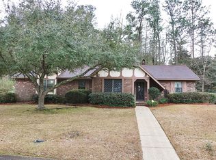 12 Sharmont Dr, Hattiesburg, MS 39402