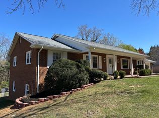 4770 Hickory Hill Dr, Roanoke, VA 24018