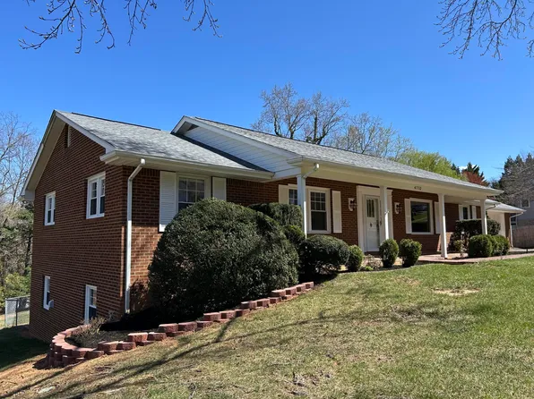 4770 Hickory Hill Dr, Roanoke, VA 24018