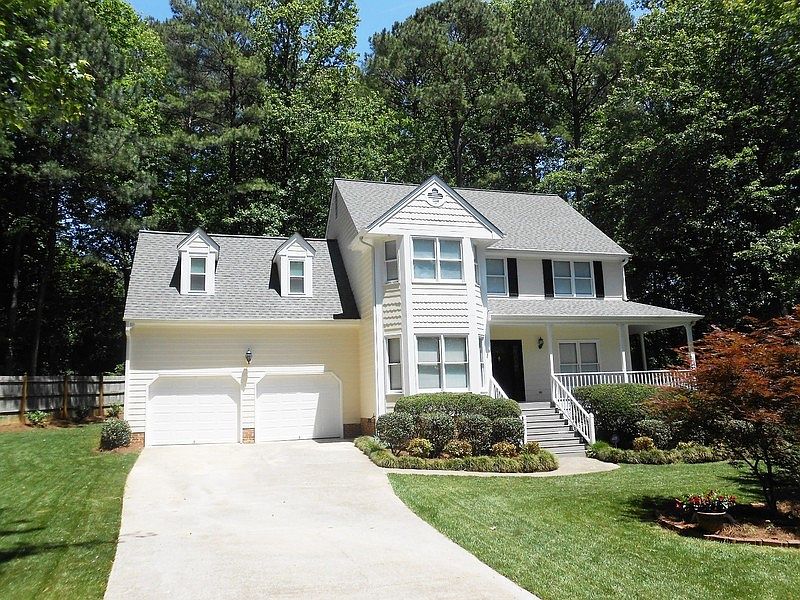 Front View : Beautiful house on flat .54 acre cul-de-sac lot in highly desirable neighborhood