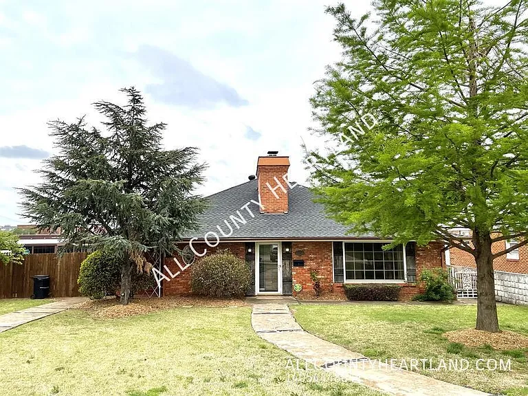 1100 Fenwick Pl — Photo 1