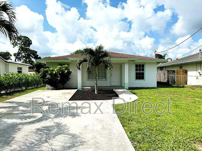 4 bed, 2.0 bath, $2,850 — Photo 1