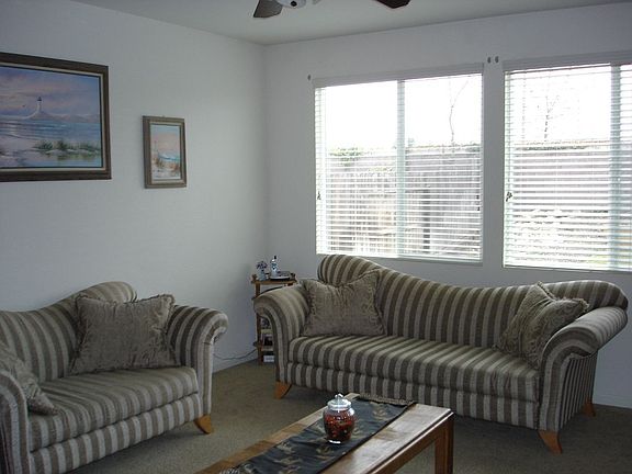 Well Planned Family Room, Neat, Quite lets Children Play in Peace 