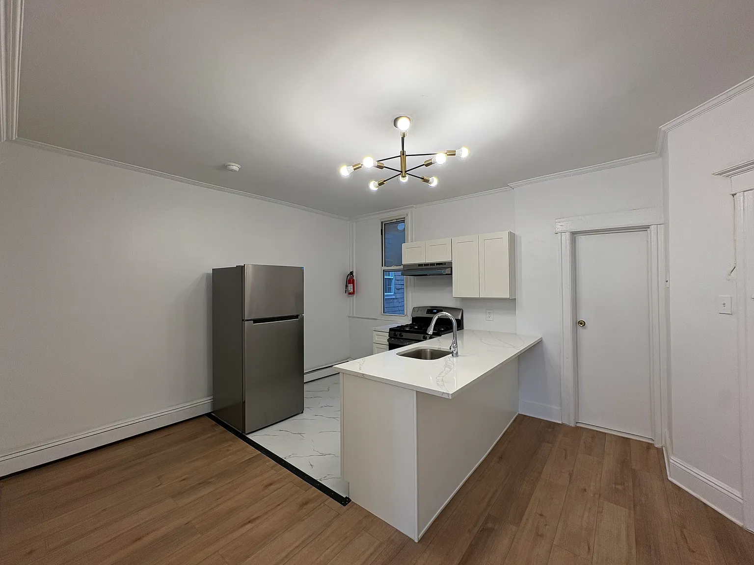1 bed, 950 sqft, $1,850 — Photo 2