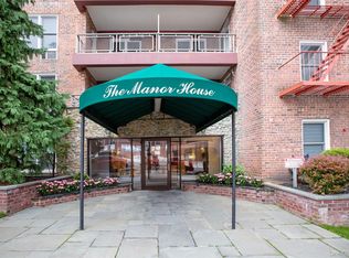 24120 Northern Blvd APT 5E, Douglaston, NY 11362