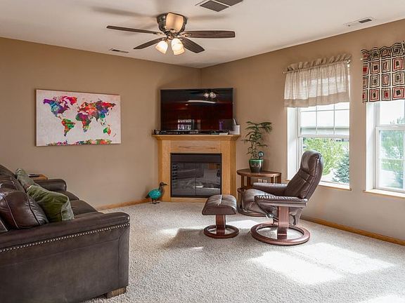 4th image of 329 NE Kingwood