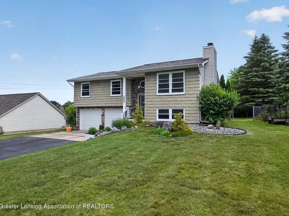 6555 Crestview Dr, Laingsburg, MI 48848