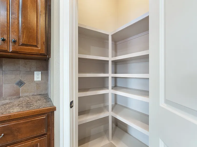 1300 Edge Valley Dr N — Photo 9