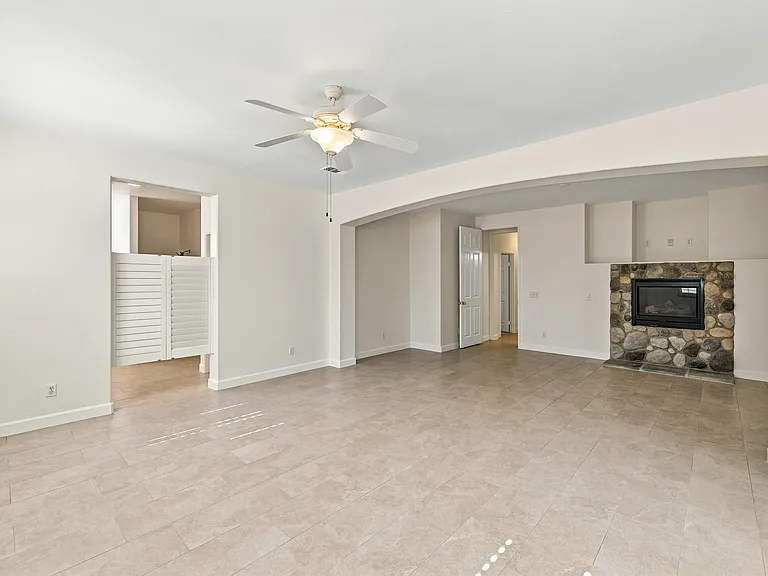 43758 Elena St — Photo 7