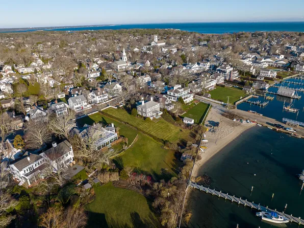 75 S Water St, Edgartown, MA 02539
