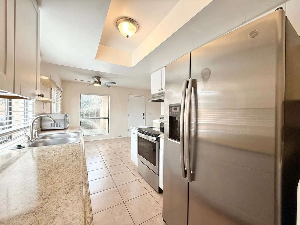 2 bed, 1.0 bath, 1060 sqft, $1,599 — Photo 4