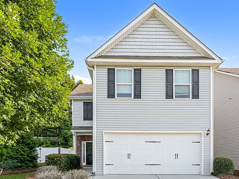 124 Hillcrest Cir — Photo 1