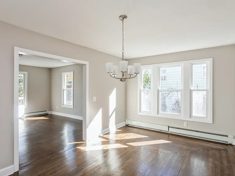 141-143 Olive St — Photo 3