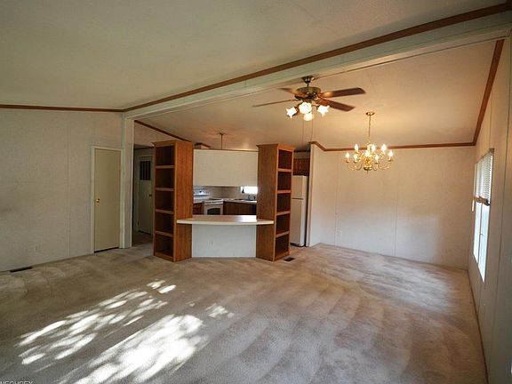 4th image of 6 Maple Dr #6