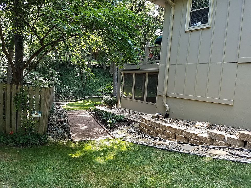 2nd image of 7536 Richards Dr