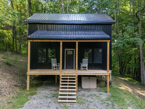 629 Glory Barn Rd, Morgantown, WV 26501