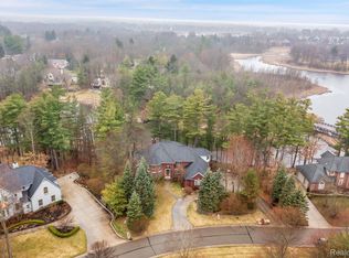 1626 Chieftan Cir, Oxford, MI