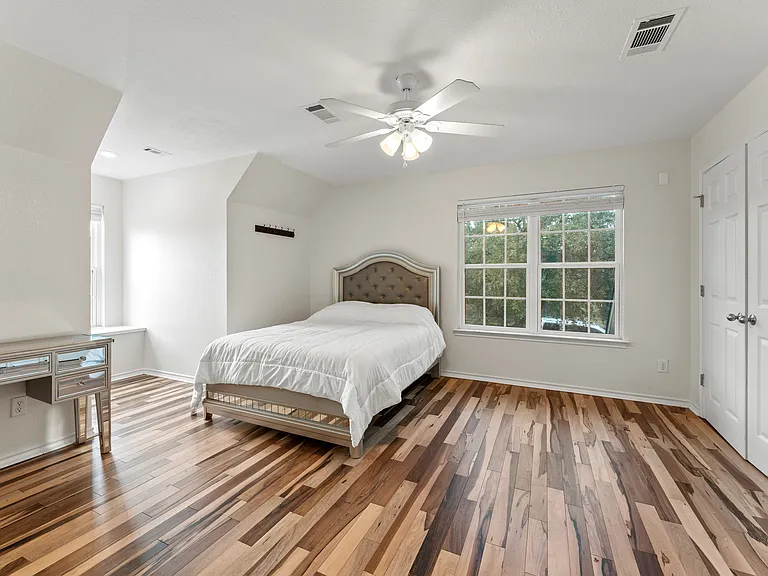 1060L Great Oaks — Photo 42