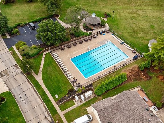 3rd image of 195 Muirfield Forest Ct