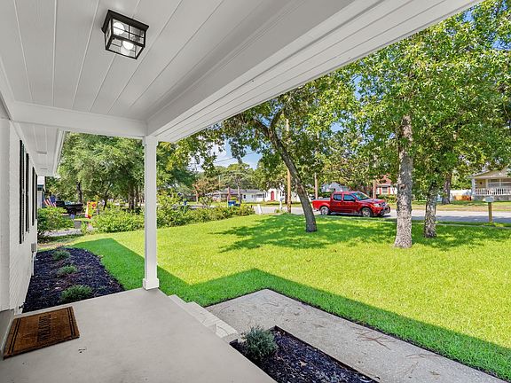 3rd image of 3816 Pine Lake Dr.
