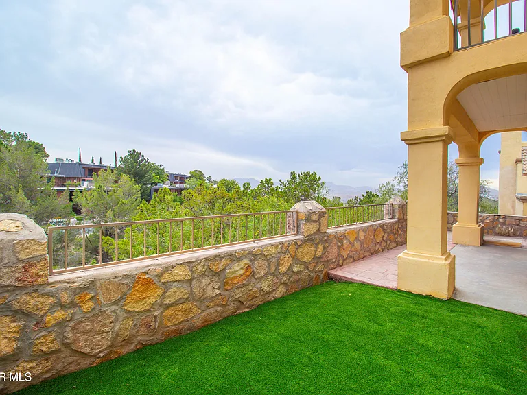 4744 Excalibur Dr — Photo 5