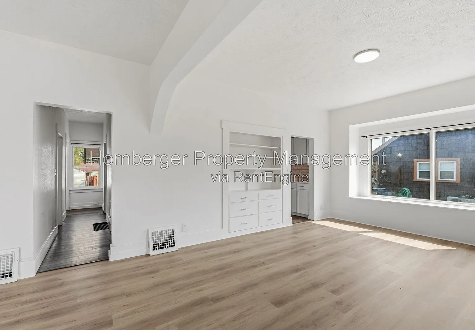 4 bed, 1.0 bath, 1400 sqft, $1,925 — Photo 4